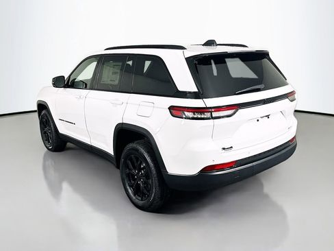 New 2025 Jeep Grand Cherokee Altitude image 5