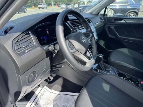 Used 2023 Volkswagen Tiguan SE w/ Panoramic Sunroof Package AWD/4WD image 26