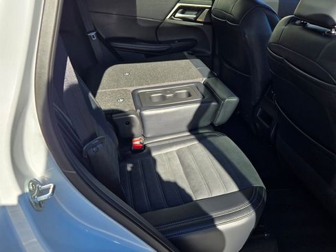 New 2025 Mitsubishi Outlander SE image 7
