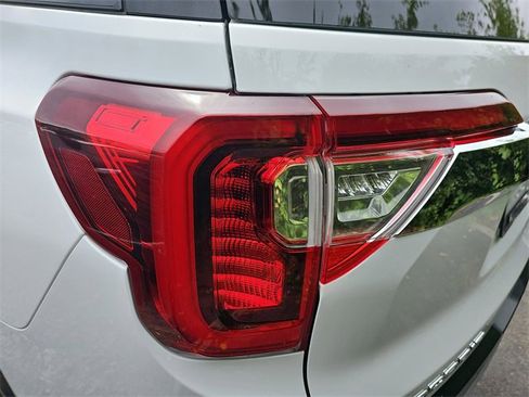 Certified 2023 GMC Acadia SLT w/ Preferred Package image 34