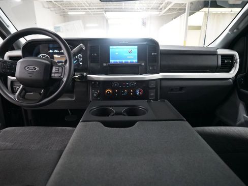 Used 2025 Ford F250 XLT AWD/4WD image 5