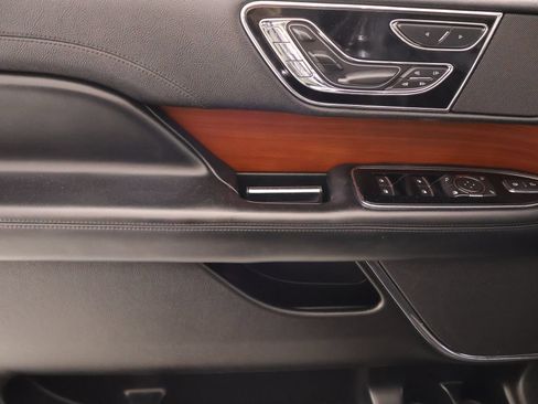 Used 2020 Lincoln Navigator Reserve AWD/4WD image 18