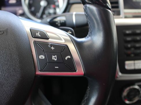 Used 2015 Mercedes-Benz GL 550 4MATIC image 30