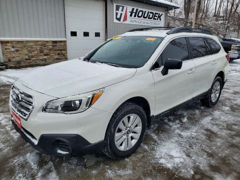 Used 2017 Subaru Outback 2.5i image 3