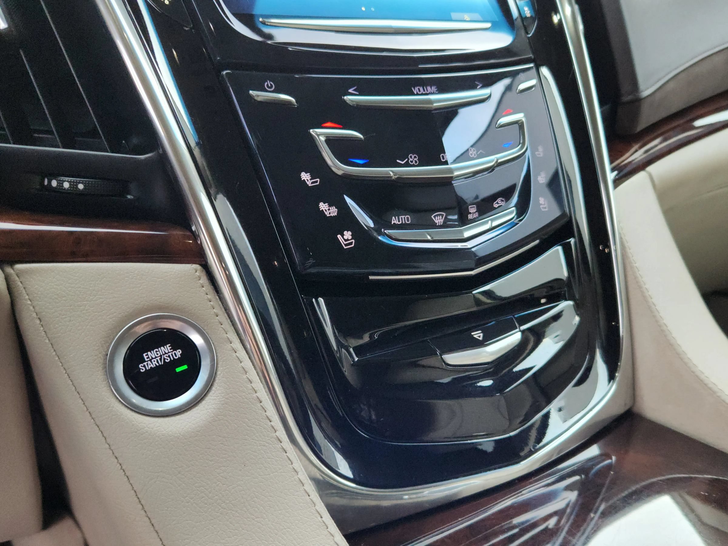 Used 2015 Cadillac Escalade Premium AWD/4WD image 14