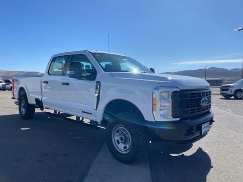 New 2026 Ford F250 4x4 Crew Cab Super Duty image 17