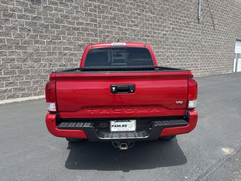 Used 2017 Toyota Tacoma TRD Off-Road AWD/4WD image 6