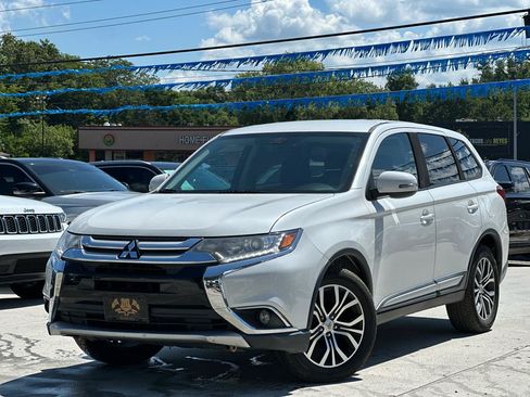Used 2017 Mitsubishi Outlander SE AWD/4WD image 3