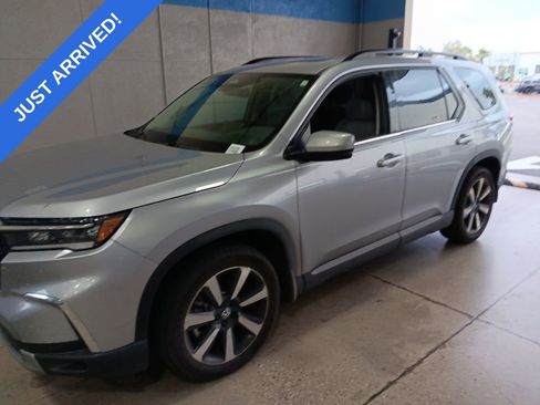 Used 2023 Honda Pilot Touring image 1