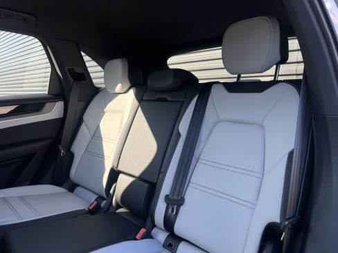 Certified 2025 Porsche Cayenne S image 27