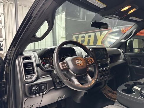 Used 2024 RAM 2500 Tradesman w/ Chrome Appearance Group AWD/4WD image 6