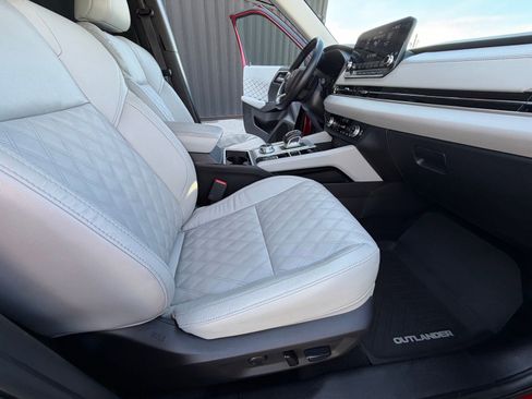 Used 2024 Mitsubishi Outlander SEL AWD/4WD image 34