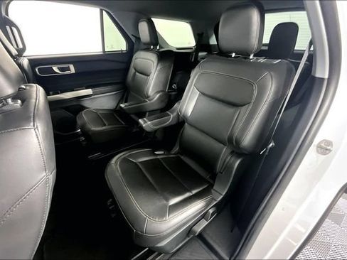 Used 2022 Ford Explorer XLT w/ Equipment Group 202A AWD/4WD image 25