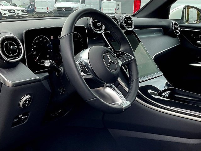 Used 2026 Mercedes-Benz GLC 300 4MATIC image 19