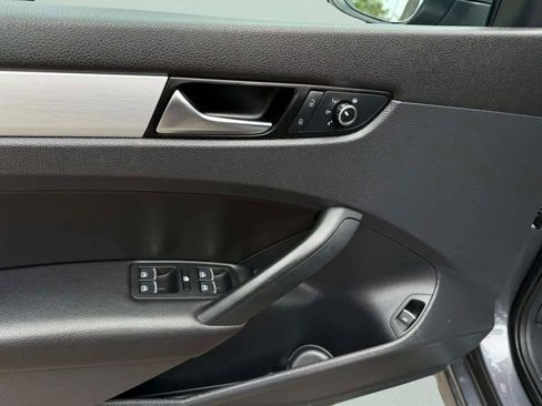 Used 2012 Volkswagen Passat TDI SE image 32