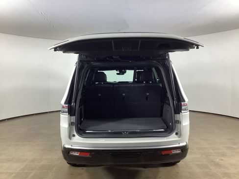 Used 2022 Jeep Grand Wagoneer Series I AWD/4WD image 12
