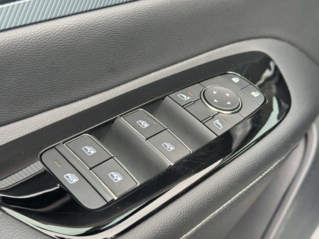 Used 2025 Nissan Murano SL AWD/4WD image 16