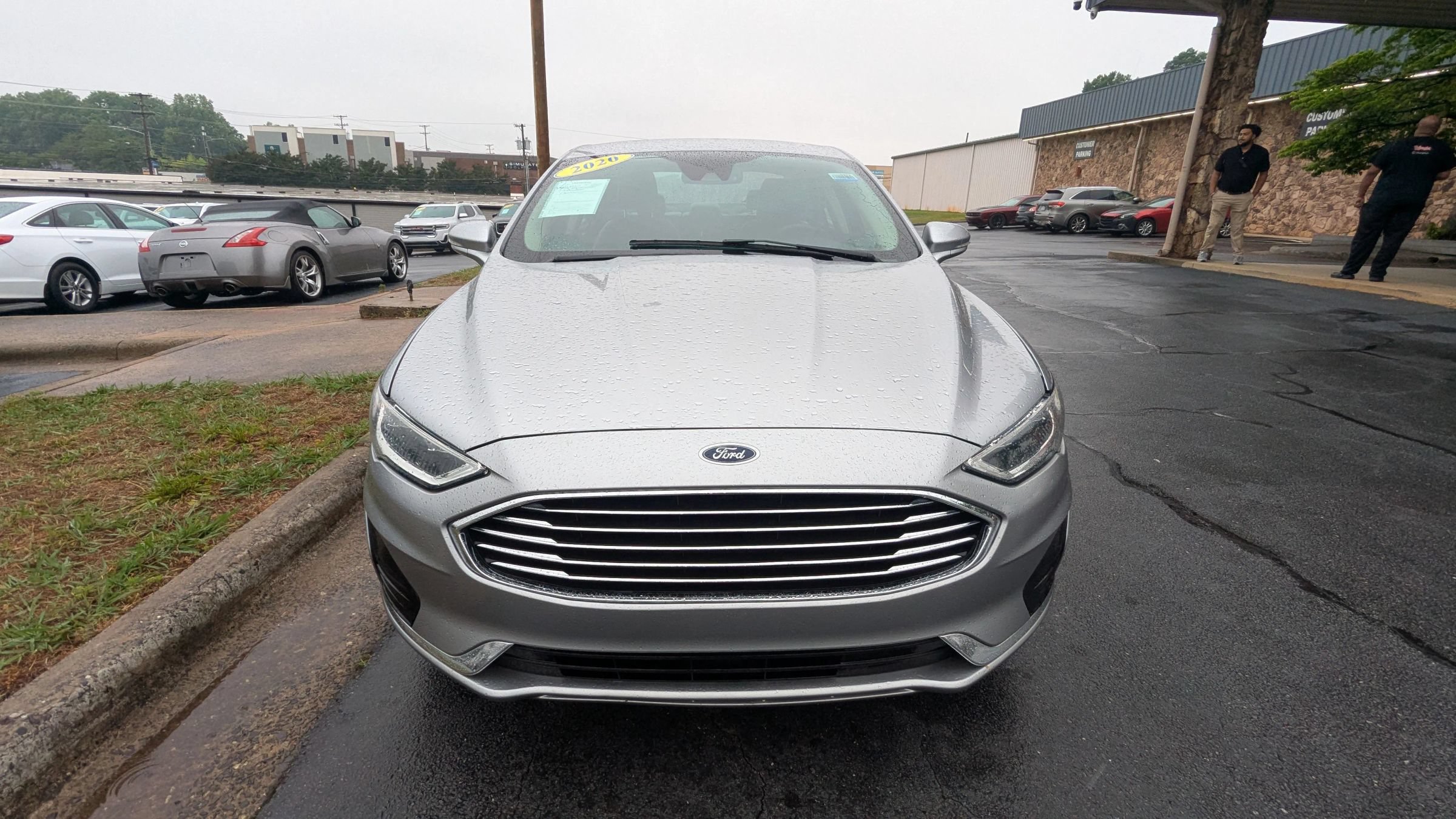 Used 2020 Ford Fusion SEL FWD image 2