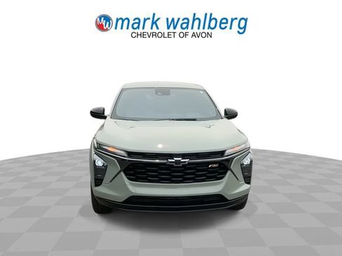 Used 2024 Chevrolet Trax RS w/ Driver Confidence Package FWD image 3