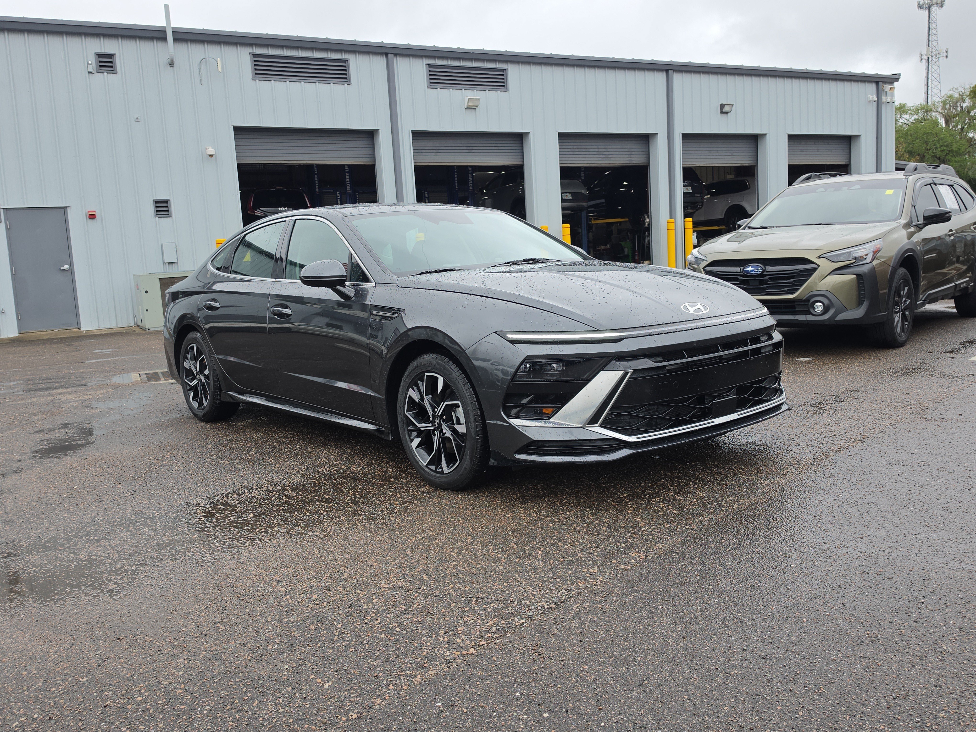 Used 2025 Hyundai Sonata SEL FWD image 2
