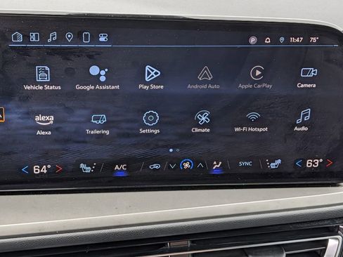 Used 2025 Chevrolet Traverse LT image 16