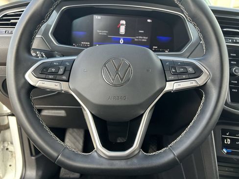 Used 2022 Volkswagen Tiguan SE FWD image 19