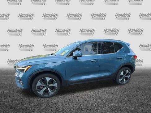 Used 2023 Volvo XC40 B5 Plus w/ Protection Package AWD/4WD image 9