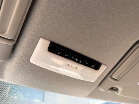 Used 2019 Nissan Kicks SV FWD image 31