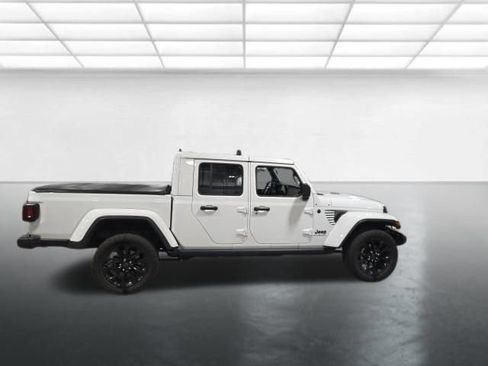 Used 2025 Jeep Gladiator Sport AWD/4WD image 3