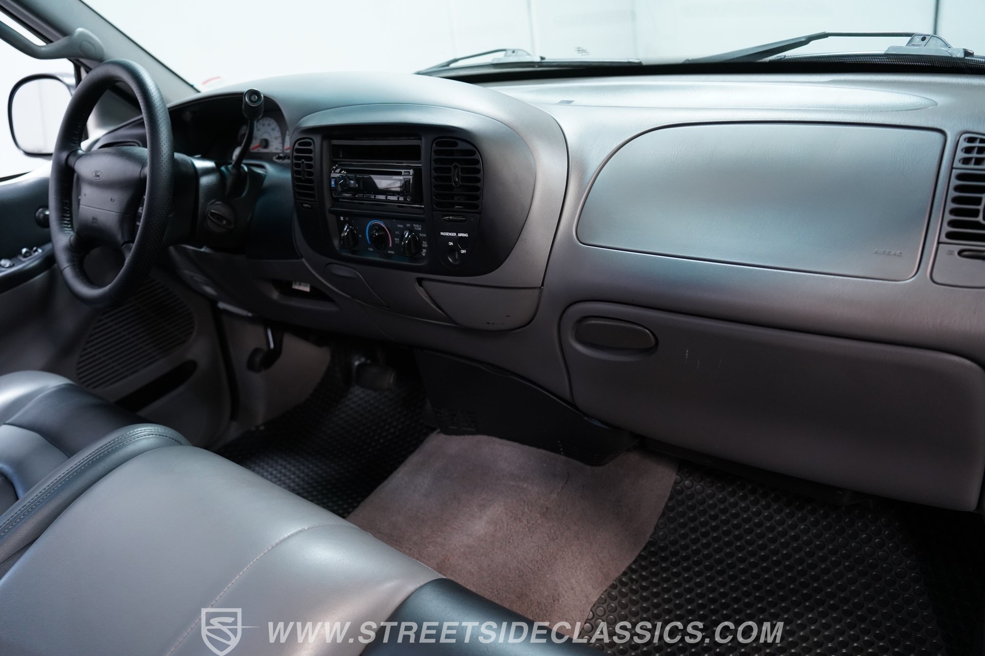 Used 2002 Ford F150 Lightning RWD image 37