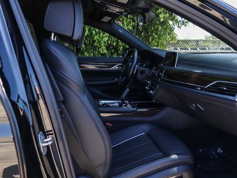 Used 2022 BMW 750i xDrive w/ Executive Package AWD/4WD image 19