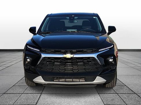 Used 2025 Chevrolet Blazer LT FWD image 2