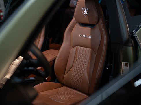 Used 2023 Lamborghini Urus S image 6