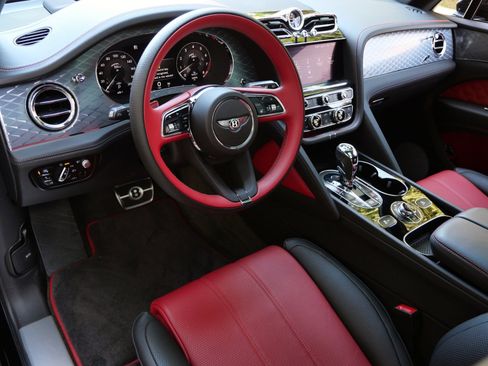 Used 2022 Bentley Bentayga S image 2