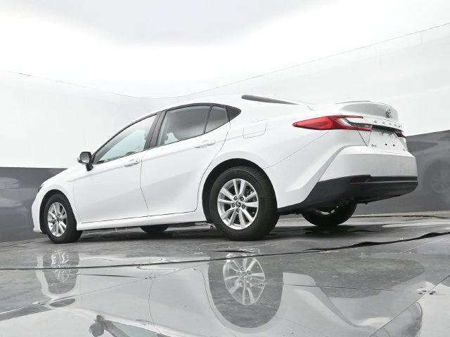 Used 2025 Toyota Camry LE w/ Convenience Package FWD image 10