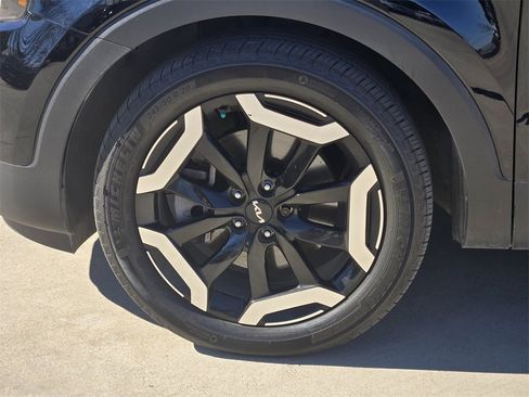 Certified 2023 Kia Telluride EX image 17