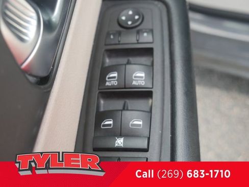 Used 2022 Chrysler Pacifica Touring-L FWD image 23