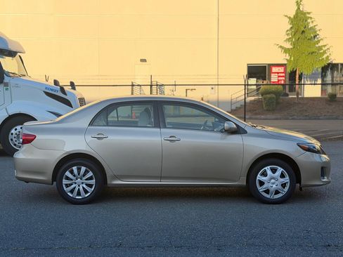 Used 2013 Toyota Corolla LE FWD image 4