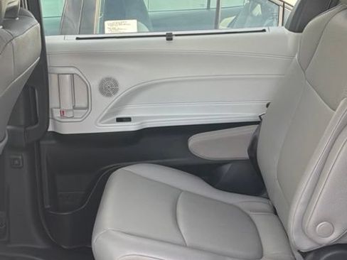 Used 2026 Toyota Sienna XLE FWD image 26