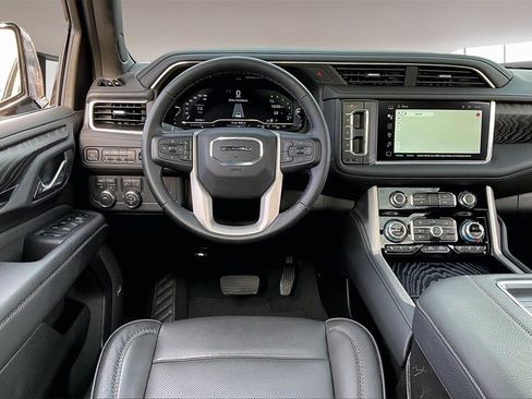 Used 2023 GMC Yukon Denali image 5