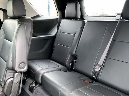 Used 2021 Chevrolet Traverse LT w/ LT Premium Package image 35