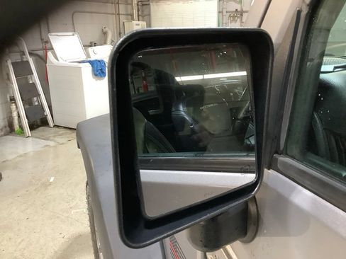 Used 2018 Jeep Wrangler Unlimited Rubicon w/ Connectivity Group AWD/4WD image 12