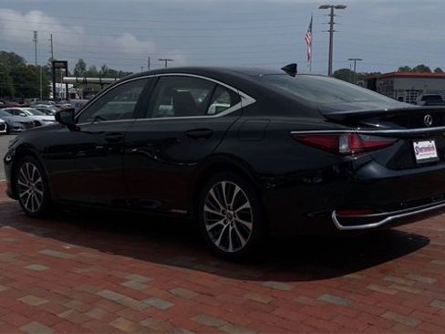 Used 2019 Lexus ES 300h w/ Premium Package image 8