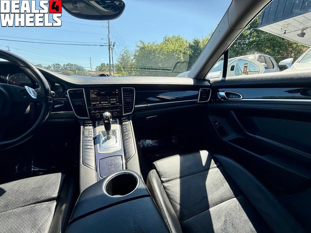 Used 2016 Porsche Panamera RWD image 19