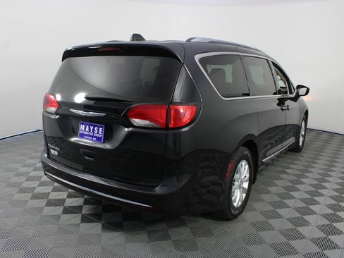 Used 2018 Chrysler Pacifica Touring-L FWD image 25