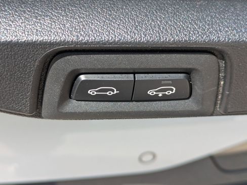 Used 2021 BMW X7 M50i w/ Executive Package image 37