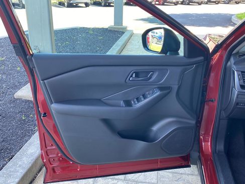 Used 2025 Nissan Rogue S FWD image 15