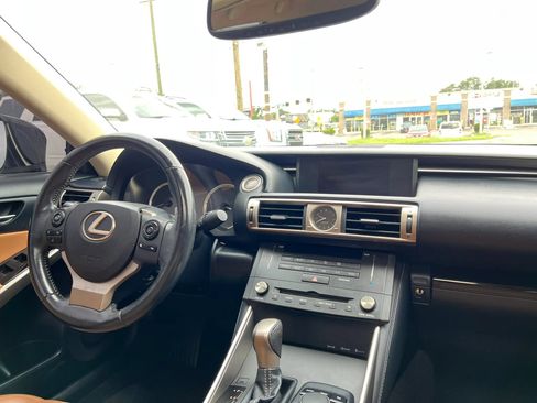 Used 2016 Lexus IS 200t RWD image 14