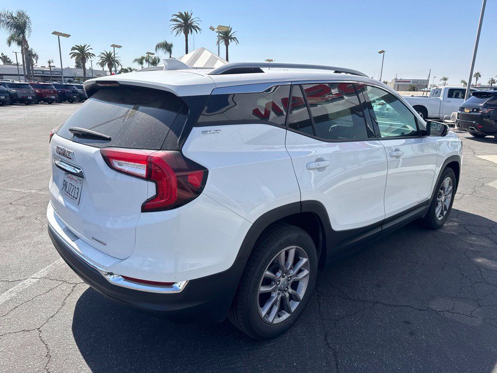 Used 2024 GMC Terrain SLT AWD/4WD image 4