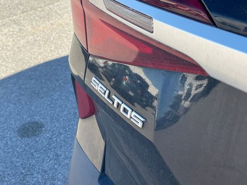 Used 2022 Kia Seltos LX image 21